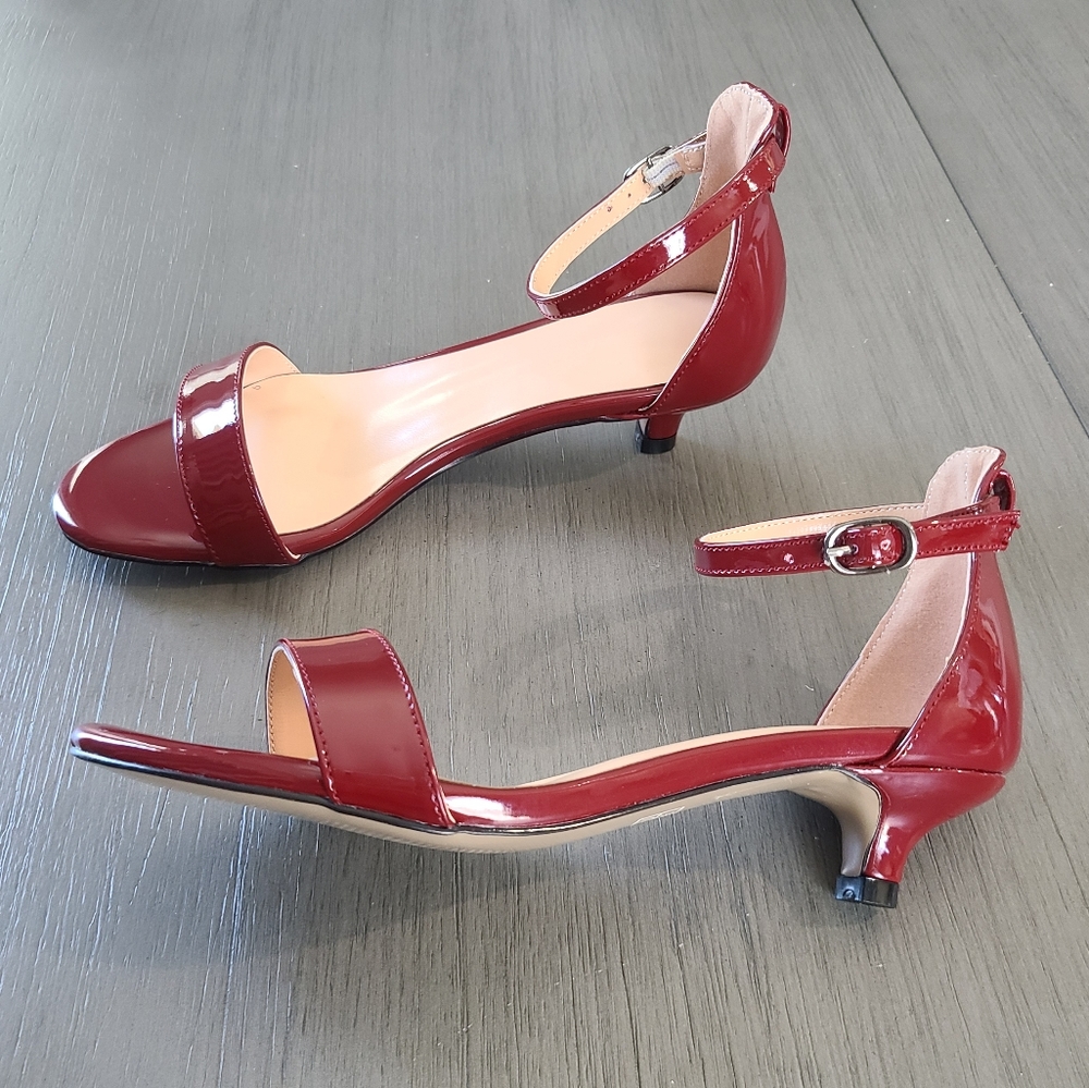 NWT - Red Wine Sandals - kitten heels 👠